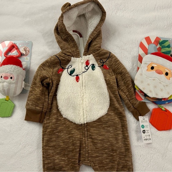 Carters Holiday Reindeer Sleeper Size 6 Months Incudes Santa toys - Picture 1 of 12